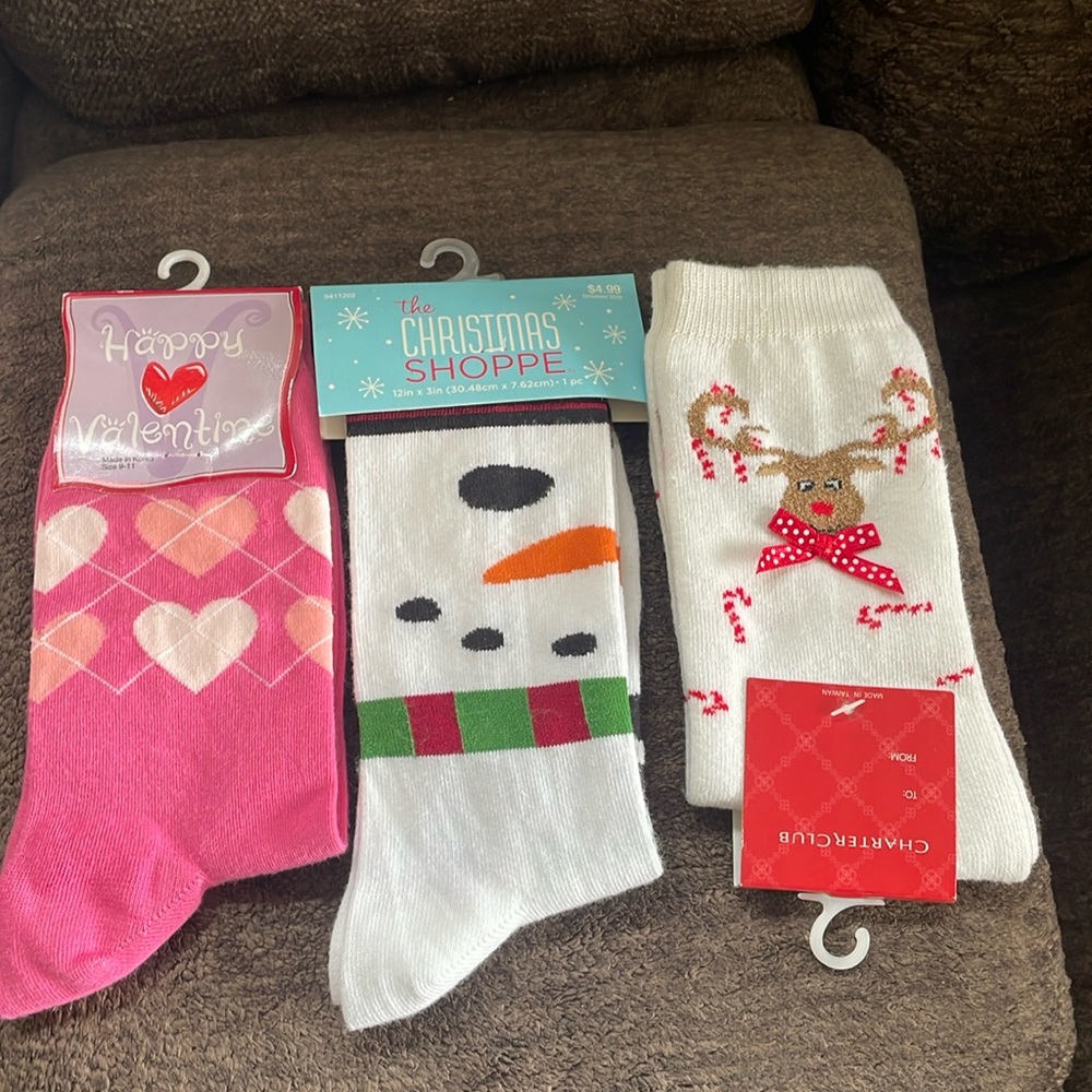 NWT~Women’s Set Of 3 Holiday Socks: 2 Pairs Of Christmas/1 Pair Valentine Socks